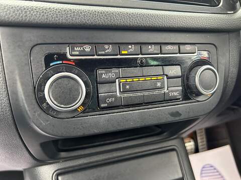 Volkswagen Tiguan 2.0 TDI BlueMotion Tech R-Line SUV 5dr Diesel Manual 4WD Euro 5 (s/s) (140 ps) - U316