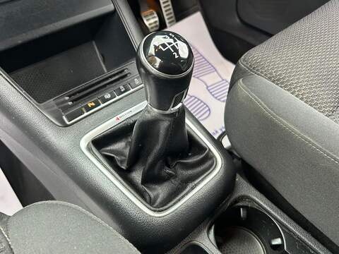 Volkswagen Tiguan 2.0 TDI BlueMotion Tech R-Line SUV 5dr Diesel Manual 4WD Euro 5 (s/s) (140 ps) - U316