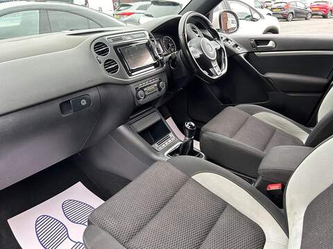 Volkswagen Tiguan 2.0 TDI BlueMotion Tech R-Line SUV 5dr Diesel Manual 4WD Euro 5 (s/s) (140 ps) - U316