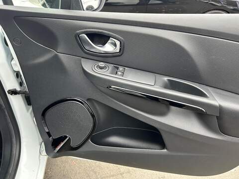 Renault Clio 1.2 16V Dynamique Nav Hatchback 5dr Petrol Manual Euro 6 (75 ps) - U317