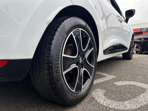 Renault Clio 1.2 16V Dynamique Nav Hatchback 5dr Petrol Manual Euro 6 (75 ps) - U317