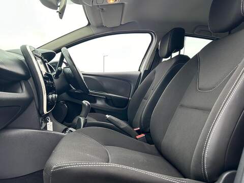 Renault Clio 1.2 16V Dynamique Nav Hatchback 5dr Petrol Manual Euro 6 (75 ps) - U317