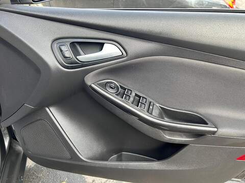 Ford Focus 1.5 TDCi Titanium Hatchback 5dr Diesel Manual Euro 6 (s/s) (120 ps) - U333