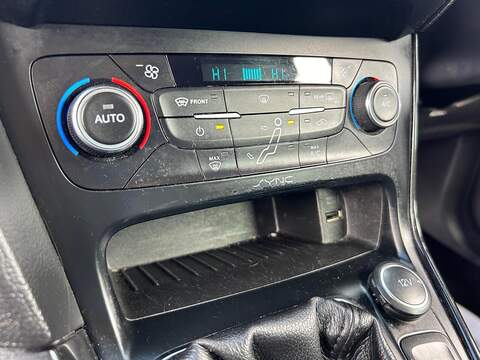 Ford Focus 1.5 TDCi Titanium Hatchback 5dr Diesel Manual Euro 6 (s/s) (120 ps) - U333