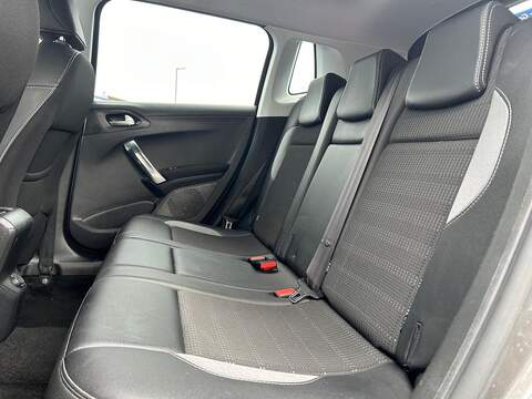 Peugeot 2008 1.6 BlueHDi Allure SUV 5dr Diesel Manual Euro 6 (100 ps) - U346