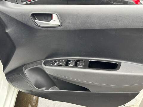 Hyundai i10 1.2 Premium SE Hatchback 5dr Petrol Auto Euro 6 (87 ps) - U348