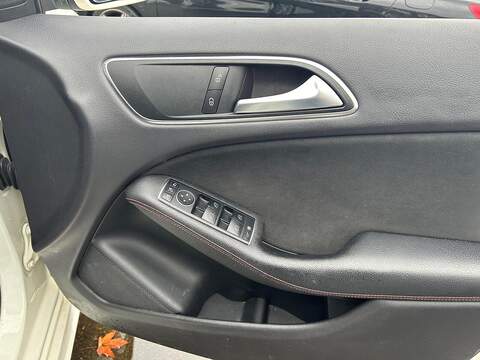 Mercedes-Benz B Class 2.1 B200d AMG Line (Premium) MPV 5dr Diesel 7G-DCT Euro 6 (s/s) (136 ps) - U349