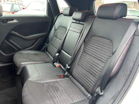 Mercedes-Benz B Class 2.1 B200d AMG Line (Premium) MPV 5dr Diesel 7G-DCT Euro 6 (s/s) (136 ps) - U349