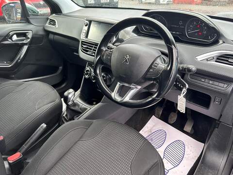 Peugeot 208 1.2 PureTech Allure Hatchback 5dr Petrol Manual Euro 6 (s/s) (82 ps) - U354