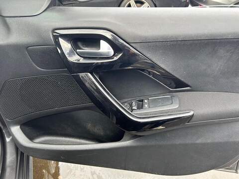 Peugeot 208 1.2 PureTech Allure Hatchback 5dr Petrol Manual Euro 6 (s/s) (82 ps) - U354