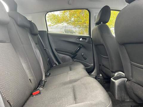 Peugeot 208 1.2 PureTech Allure Hatchback 5dr Petrol Manual Euro 6 (s/s) (82 ps) - U354