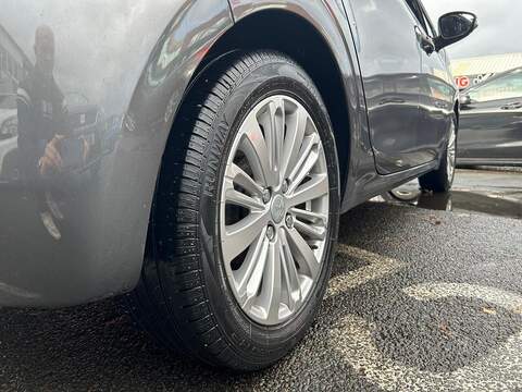 Peugeot 208 1.2 PureTech Allure Hatchback 5dr Petrol Manual Euro 6 (s/s) (82 ps) - U354