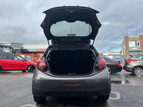 Peugeot 208 1.2 PureTech Allure Hatchback 5dr Petrol Manual Euro 6 (s/s) (82 ps) - U354