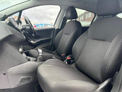 Peugeot 208 1.2 PureTech Allure Hatchback 5dr Petrol Manual Euro 6 (s/s) (82 ps) - U354