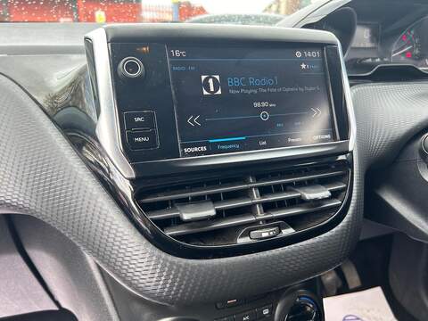 Peugeot 208 1.2 PureTech Allure Hatchback 5dr Petrol Manual Euro 6 (s/s) (82 ps) - U354