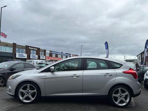 Ford Focus 1.6 TDCi Titanium Hatchback 5dr Diesel Manual Euro 5 (s/s) (115 ps) - U357