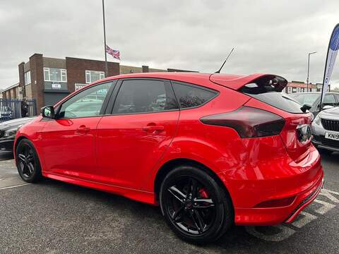 Ford Focus 2.0 TDCi Zetec S Red Edition Hatchback 5dr Diesel Manual Euro 6 (s/s) (150 ps) - U358