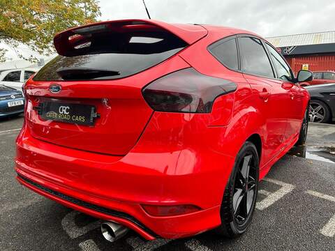 Ford Focus 2.0 TDCi Zetec S Red Edition Hatchback 5dr Diesel Manual Euro 6 (s/s) (150 ps) - U358
