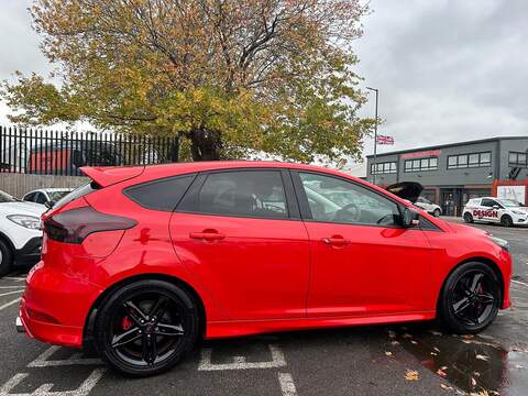 Ford Focus 2.0 TDCi Zetec S Red Edition Hatchback 5dr Diesel Manual Euro 6 (s/s) (150 ps) - U358