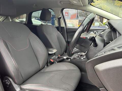 Ford Focus 2.0 TDCi Zetec S Red Edition Hatchback 5dr Diesel Manual Euro 6 (s/s) (150 ps) - U358