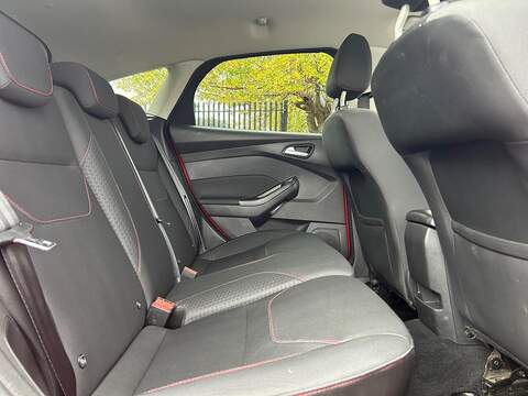Ford Focus 2.0 TDCi Zetec S Red Edition Hatchback 5dr Diesel Manual Euro 6 (s/s) (150 ps) - U358