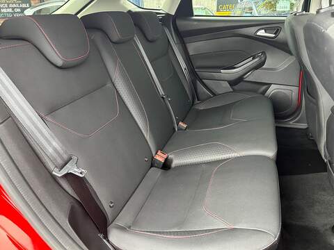 Ford Focus 2.0 TDCi Zetec S Red Edition Hatchback 5dr Diesel Manual Euro 6 (s/s) (150 ps) - U358