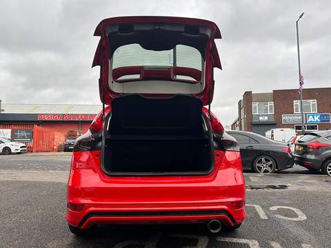 Ford Focus 2.0 TDCi Zetec S Red Edition Hatchback 5dr Diesel Manual Euro 6 (s/s) (150 ps) - U358