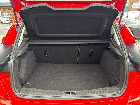Ford Focus 2.0 TDCi Zetec S Red Edition Hatchback 5dr Diesel Manual Euro 6 (s/s) (150 ps) - U358