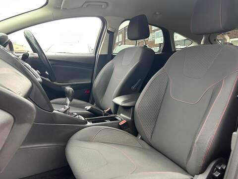 Ford Focus 2.0 TDCi Zetec S Red Edition Hatchback 5dr Diesel Manual Euro 6 (s/s) (150 ps) - U358