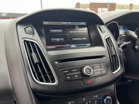 Ford Focus 2.0 TDCi Zetec S Red Edition Hatchback 5dr Diesel Manual Euro 6 (s/s) (150 ps) - U358