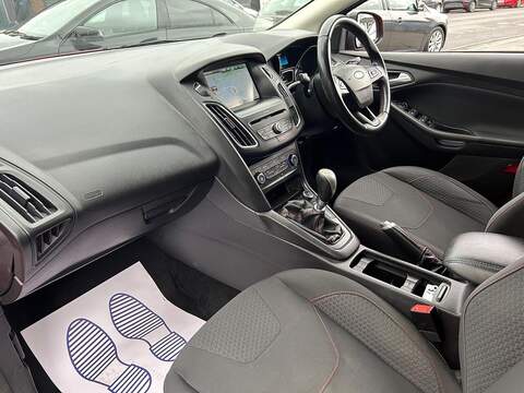 Ford Focus 2.0 TDCi Zetec S Red Edition Hatchback 5dr Diesel Manual Euro 6 (s/s) (150 ps) - U358