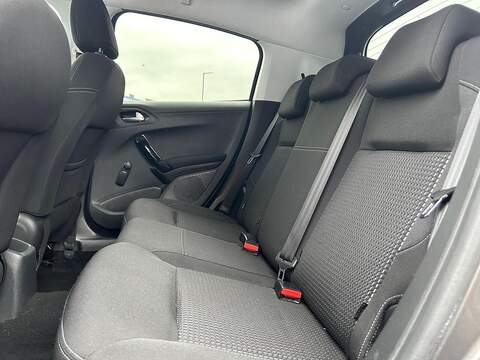 Peugeot 208 1.2 PureTech Allure Hatchback 5dr Petrol Manual Euro 6 (s/s) (82 ps) - U361