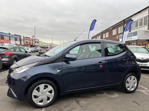 Toyota AYGO 1.0 VVT-i x-play Hatchback 5dr Petrol Manual Euro 5 Euro 5 (68 ps) - U362