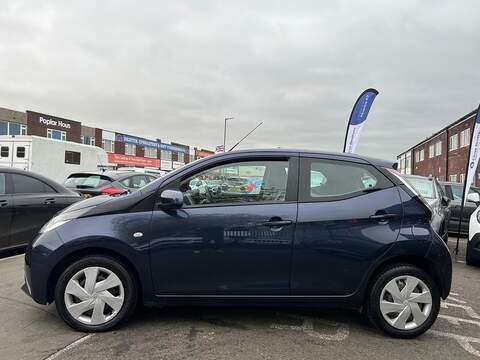 Toyota AYGO 1.0 VVT-i x-play Hatchback 5dr Petrol Manual Euro 5 Euro 5 (68 ps) - U362