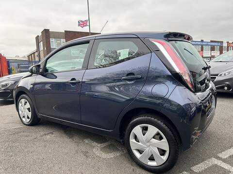 Toyota AYGO 1.0 VVT-i x-play Hatchback 5dr Petrol Manual Euro 5 Euro 5 (68 ps) - U362