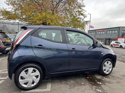 Toyota AYGO 1.0 VVT-i x-play Hatchback 5dr Petrol Manual Euro 5 Euro 5 (68 ps) - U362