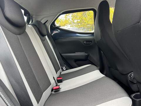 Toyota AYGO 1.0 VVT-i x-play Hatchback 5dr Petrol Manual Euro 5 Euro 5 (68 ps) - U362