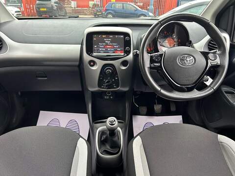 Toyota AYGO 1.0 VVT-i x-play Hatchback 5dr Petrol Manual Euro 5 Euro 5 (68 ps) - U362