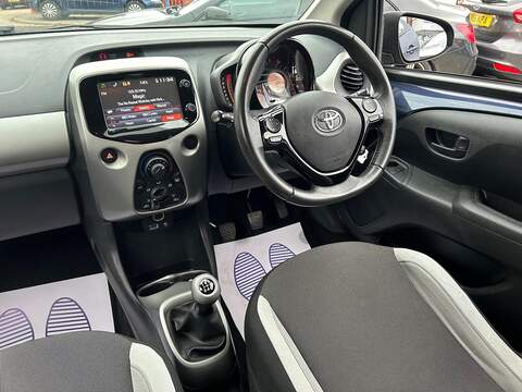 Toyota AYGO 1.0 VVT-i x-play Hatchback 5dr Petrol Manual Euro 5 Euro 5 (68 ps) - U362