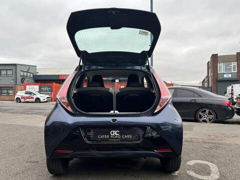 Toyota AYGO 1.0 VVT-i x-play Hatchback 5dr Petrol Manual Euro 5 Euro 5 (68 ps) - U362