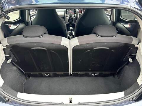 Toyota AYGO 1.0 VVT-i x-play Hatchback 5dr Petrol Manual Euro 5 Euro 5 (68 ps) - U362