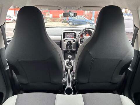 Toyota AYGO 1.0 VVT-i x-play Hatchback 5dr Petrol Manual Euro 5 Euro 5 (68 ps) - U362