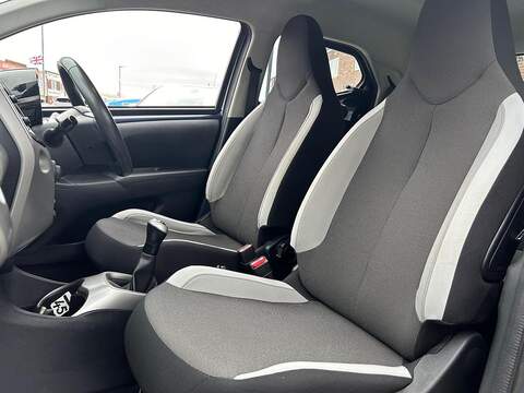 Toyota AYGO 1.0 VVT-i x-play Hatchback 5dr Petrol Manual Euro 5 Euro 5 (68 ps) - U362