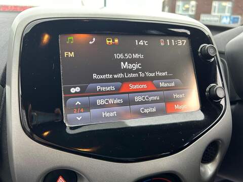 Toyota AYGO 1.0 VVT-i x-play Hatchback 5dr Petrol Manual Euro 5 Euro 5 (68 ps) - U362