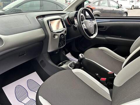 Toyota AYGO 1.0 VVT-i x-play Hatchback 5dr Petrol Manual Euro 5 Euro 5 (68 ps) - U362