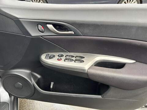 Honda Civic 1.8 i-VTEC SE Hatchback 5dr Petrol Manual (152 g/km, 138 bhp) - U366