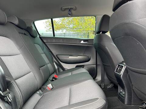 Kia Sportage 1.6 CRDi MHEV 2 SUV 5dr Diesel Hybrid DCT Euro 6 (s/s) (134 bhp) - U368