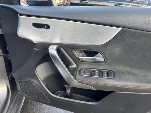 Mercedes-Benz A Class 2.0 A200d AMG Line (Executive) Hatchback 5dr Diesel 8G-DCT Euro 6 (s/s) (150 ps) - U370