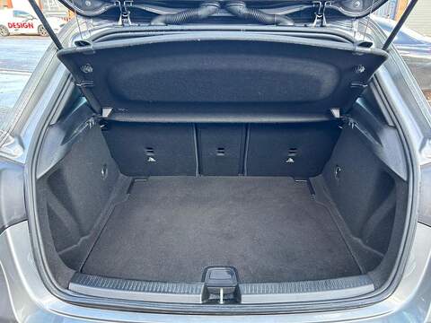Mercedes-Benz A Class 2.0 A200d AMG Line (Executive) Hatchback 5dr Diesel 8G-DCT Euro 6 (s/s) (150 ps) - U370
