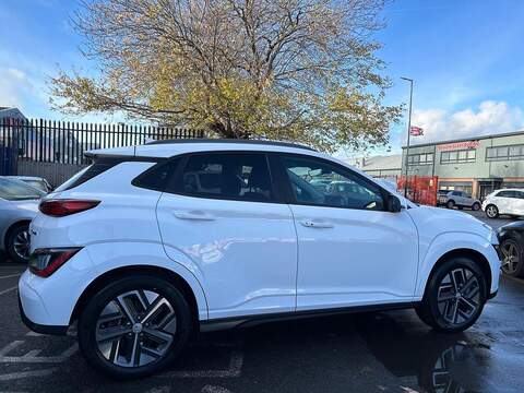 Hyundai KONA 39kWh Premium SUV 5dr Electric Auto (10.5kW Charger) (136 ps) - U373